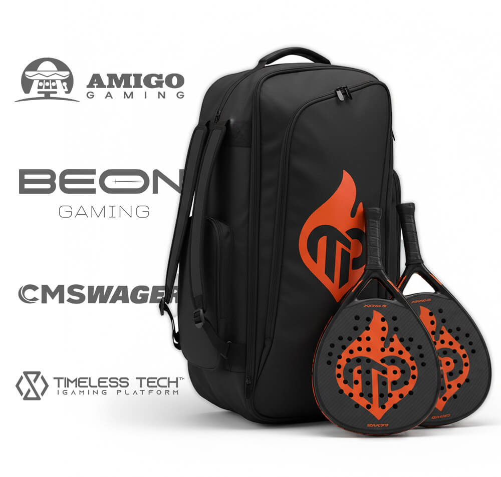 Palas de premio, bolsa de pádel y logotipos de los patrocinadores Amigo Gaming, Beon Gaming, CMSWager y Timeless Tech para el evento de Pádel ICE Barcelona 2026.